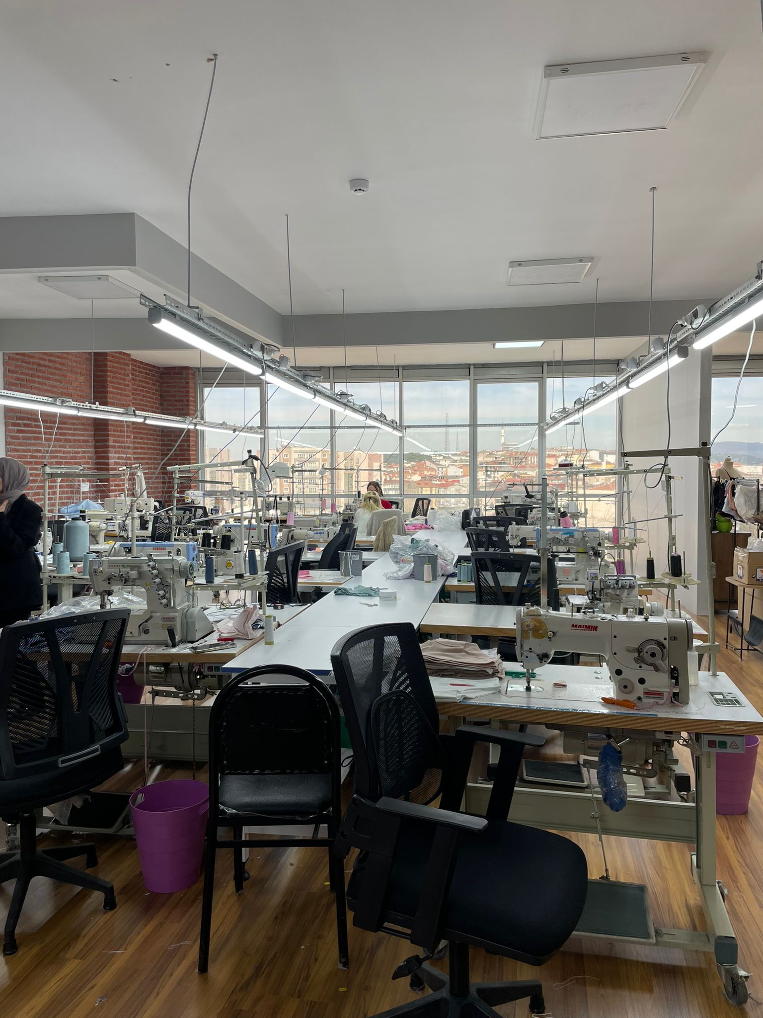 Picture of a cozy small atelier where they sew clothes.